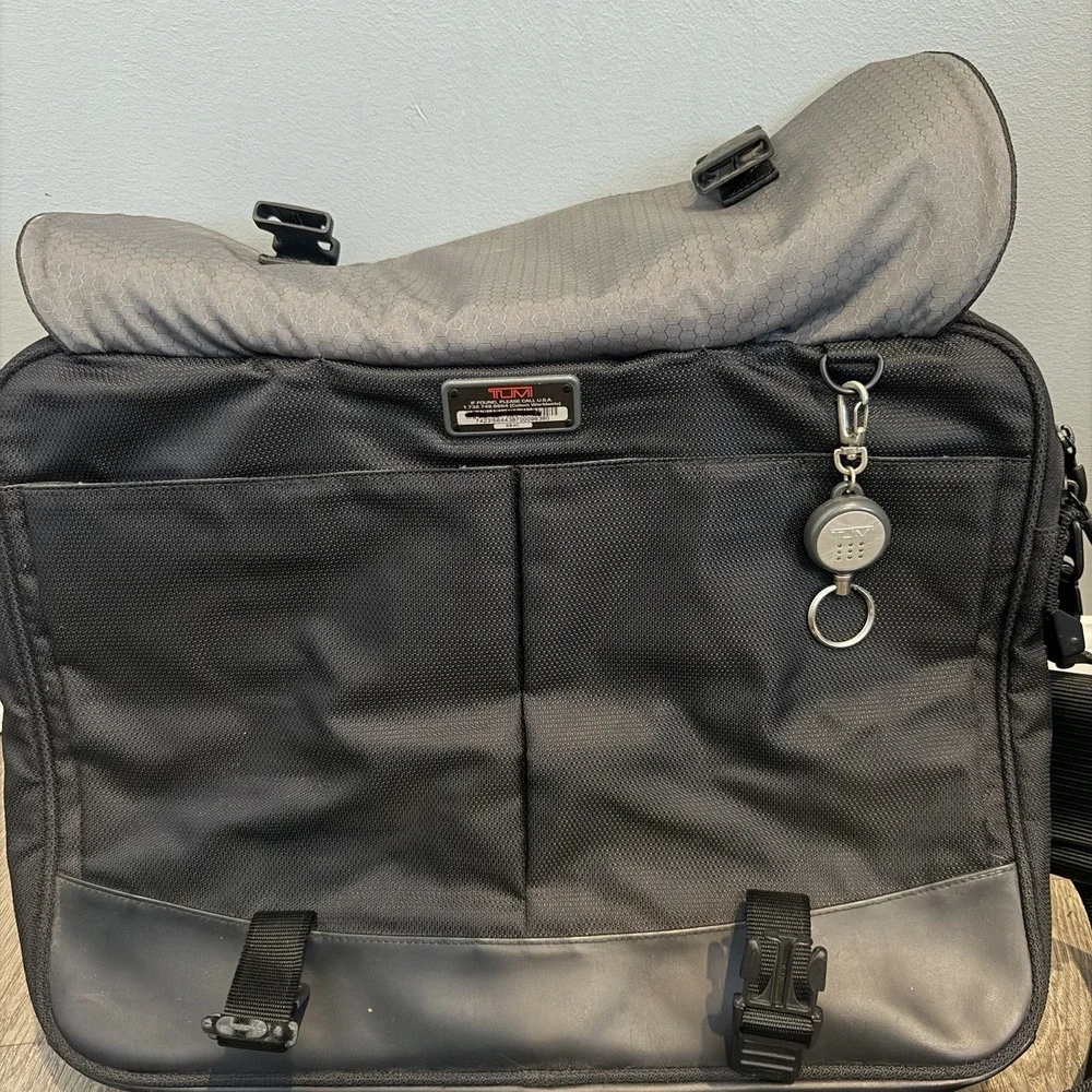 Tumi expandable shoulder